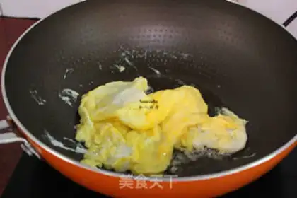 Make Wild onion fried eggs step 3