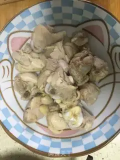 Make The chicken leg of the mushroom step 0