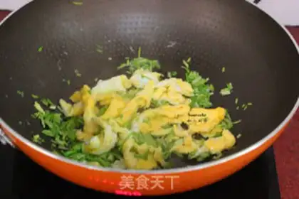 Make Wild onion fried eggs step 5