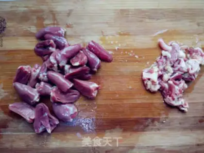 Make Onions, garlic, chicken heart step 0