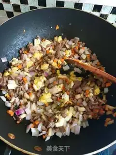 Make Yangzhou fried rice step 7