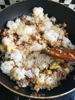 Make Yangzhou fried rice step 8