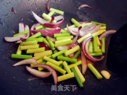Make Onions, garlic, chicken heart step 3
