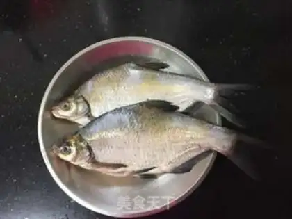 Make The flower leaves burn the fish step 0