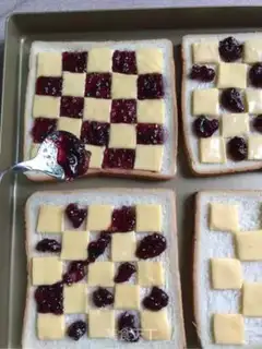 Make Queer Chess Toast step 4