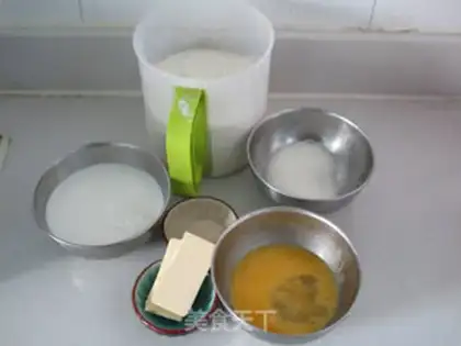 Make Strawberry-crunch milk bread step 0