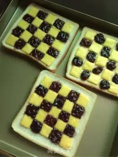 Make Queer Chess Toast step 6