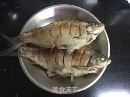 Make The flower leaves burn the fish step 3