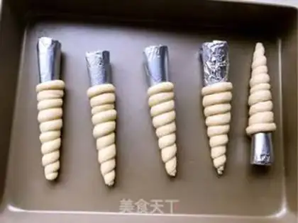Make Spiral rolls step 6