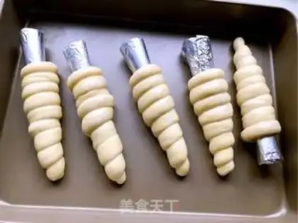 Make Spiral rolls step 7