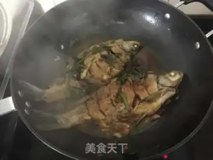 Make The flower leaves burn the fish step 8