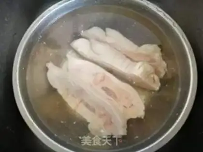 Make Spicy roasted pigs step 1