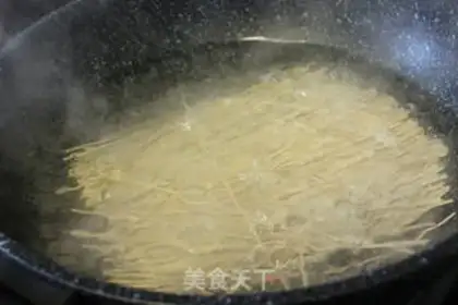 Make Onion noodles step 0