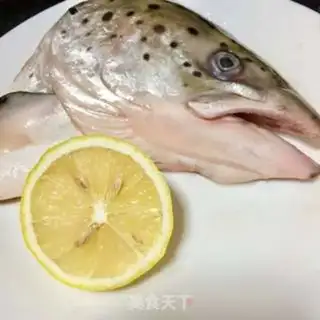 Make Salt fried salmon head step 0