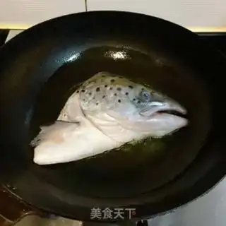 Make Salt fried salmon head step 2