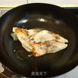 Make Salt fried salmon head step 4
