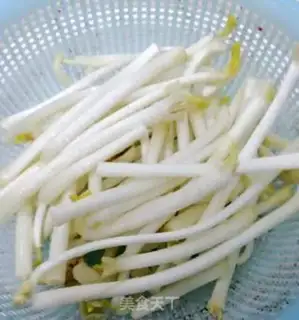 Make Peanut sprouts step 1