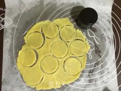 Make Rose bean pie step 16