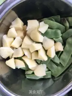 Make Chestbone and bean bean potatoes step 1