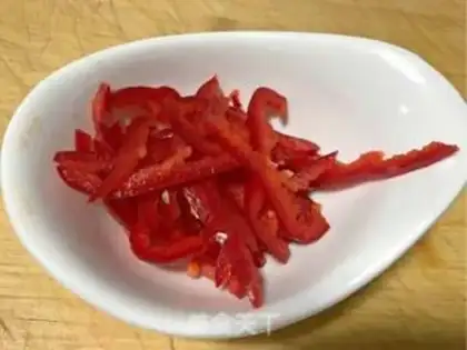 Make Sweet vinegar with a chrysanthemum step 2