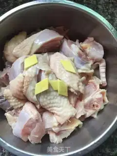 Make Chicken soup with mushrooms step 1