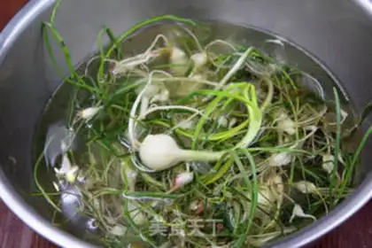 Make Wild onion egg sauce step 0