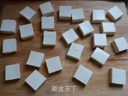 Make Red burning tofu step 1