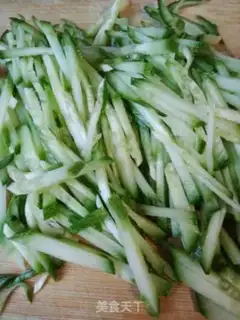 Make Shrimp cucumber spicy soup step 0