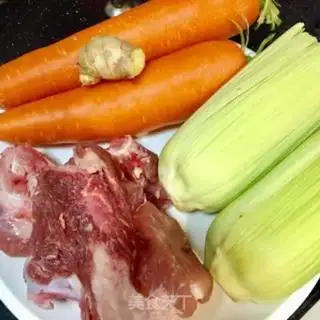 Make Carrot corn hog soup step 0