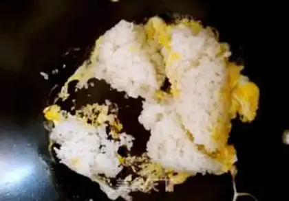 Make Blondie egg fried rice step 7