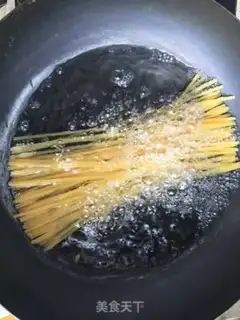 Make Tomato Italy Noodles step 1