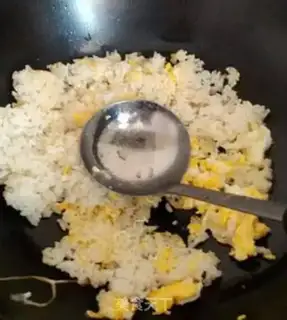 Make Blondie egg fried rice step 8