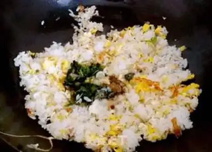 Make Blondie egg fried rice step 9
