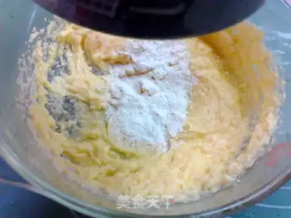 Make Pineapple pineapple rib butter cake step 6