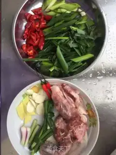 Make Garlic spicy pig tongue step 0