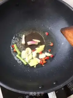 Make Garlic spicy pig tongue step 4