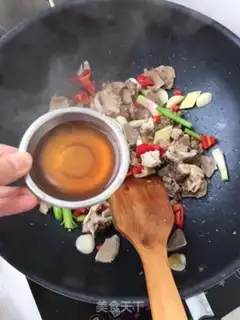 Make Garlic spicy pig tongue step 5