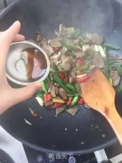 Make Garlic spicy pig tongue step 7