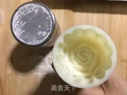 Make Coconut roses step 5