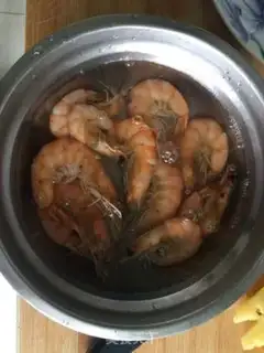 Make Pineapple shrimp string step 0