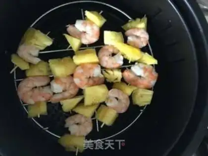 Make Pineapple shrimp string step 3