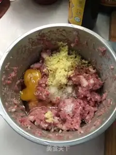 Make The egg of quail burns lion heads step 0