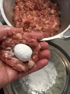 Make The egg of quail burns lion heads step 3