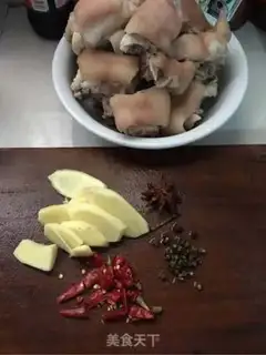 Make Red burning pig hoof step 0