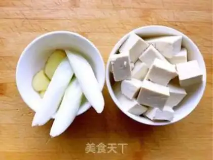 Make Tofu soup step 1