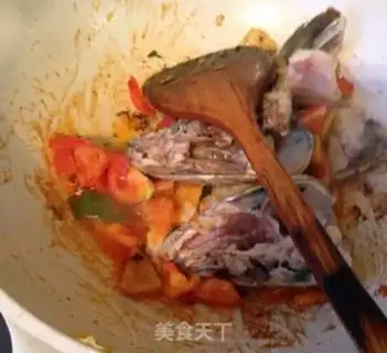 Make Tomato tofu black fish soup step 1