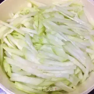 Make Fish-apple saloon soup step 1