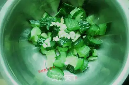 Make Peanut cucumber step 1