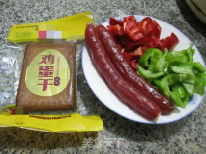 Make Two pepper sausage fried eggs step 0