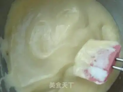 Make Strawberry with yogurt cake step 2